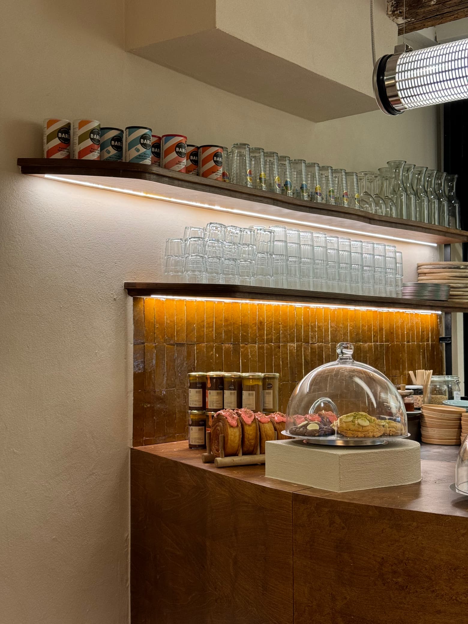 creme-brussels-brunch-dealer-all-day-eatery-and-coffee-contact-2